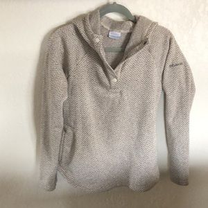 Columbia Super Cute pull over Medium runs small Super nice price for the price